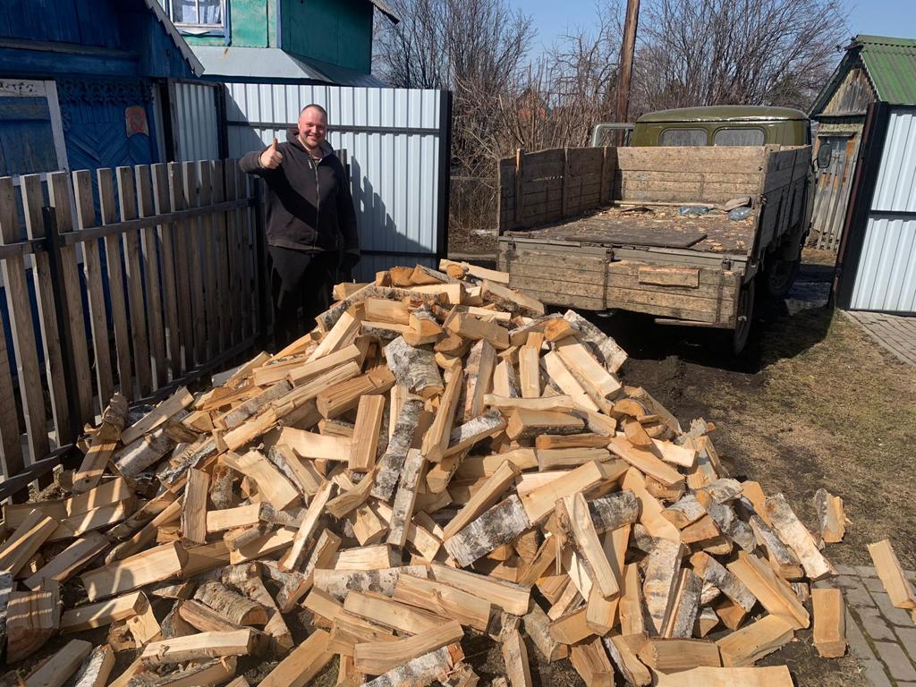 Депутат Томской области организовал доставку дров для пенсионеров Каштака и Черемошников